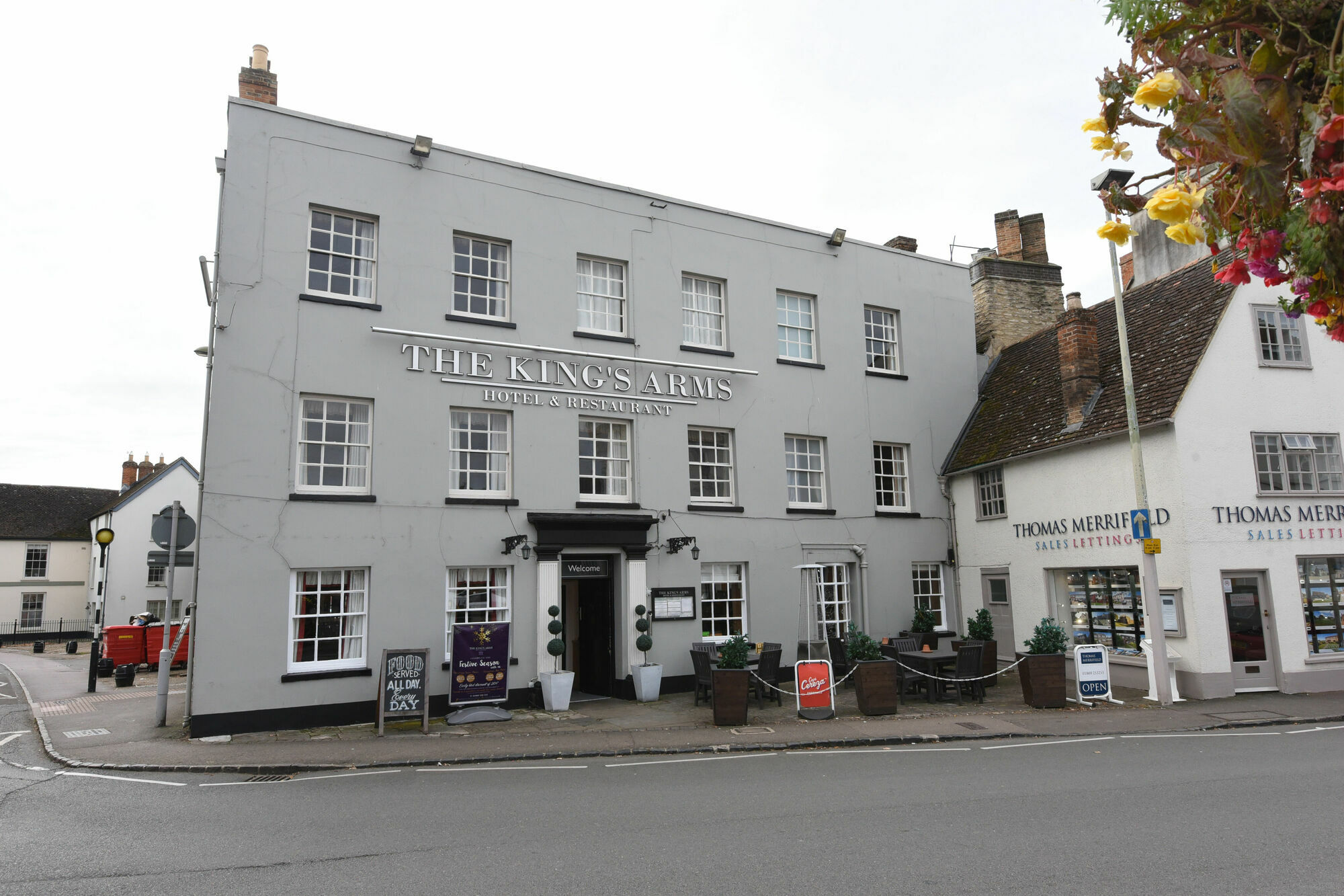 The Kings Arms Hotel Бицестер Екстериор снимка