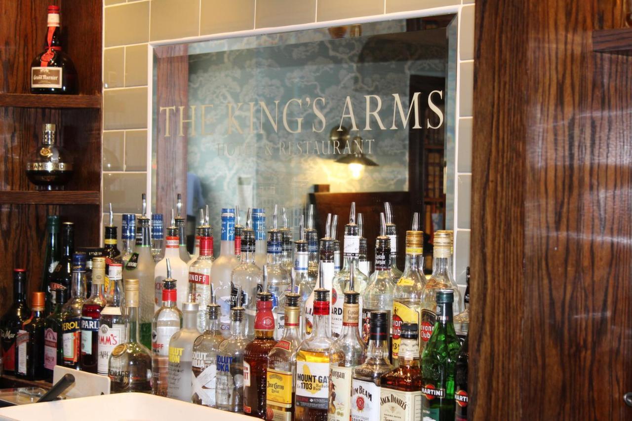 The Kings Arms Hotel Бицестер Екстериор снимка